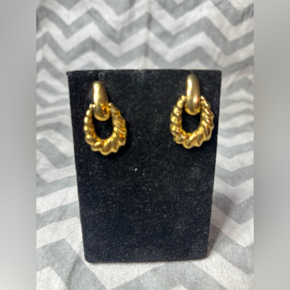 Goldtone Post Earrings Excellent Preloved Condition - Picture 1 of 6